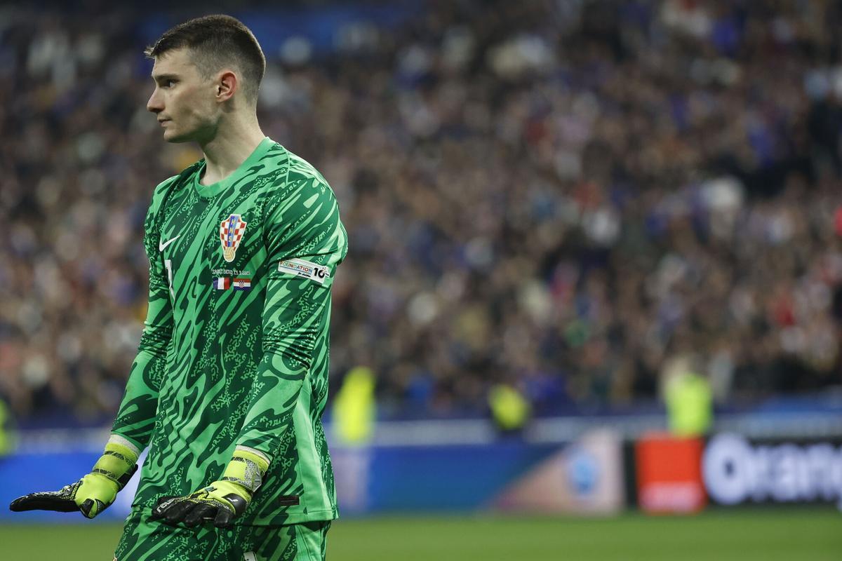 PARIS (France), 24/03/2025.- Croatia's goalkeeper Dominik Livakovic reacts during the UEFA Nations League quarterfinal, 2nd leg match between France and Croatia at the Stade de France stadium in Saint Denis, France, 23 March 2025. (Croacia, Francia) EFE/EPA/MOHAMMED BADRA. seleccion francia . seleccion croacia. uefa nations league 2024 seleccion francia . seleccion croacia. cuartos vuelta. accion. saint denis