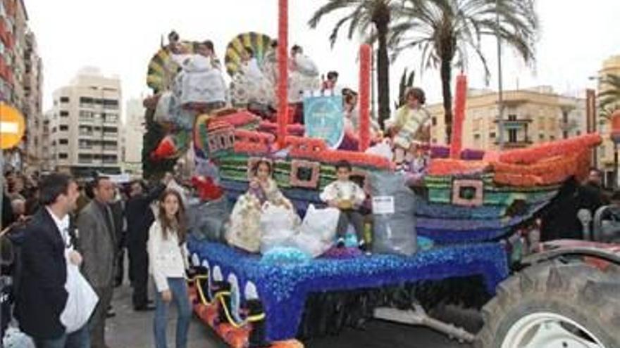 La carroza de Don Bosco se lleva el primer premio en la Cavalcada del Ninot