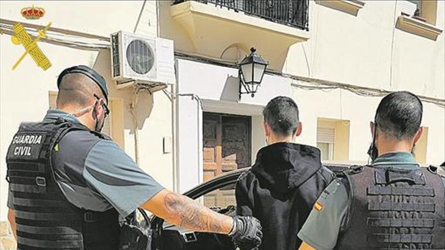 La Guardia Civil detiene a un grupo criminal en Segorbe por ocho robos