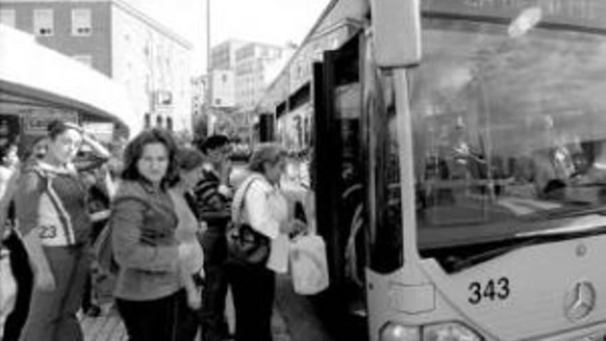 Desconvocan la huelga de autobusesurbanos tras acordar la subida salarial