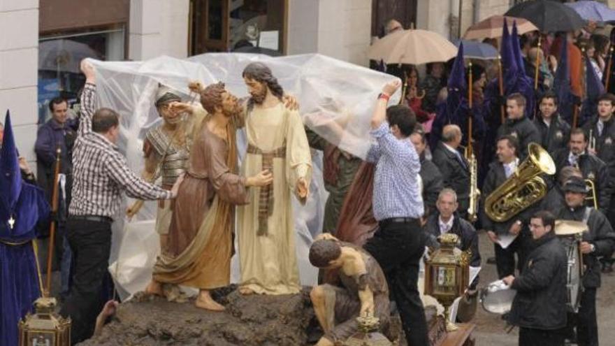 «El Prendimiento» camina rumbo a la Plaza Mayor.