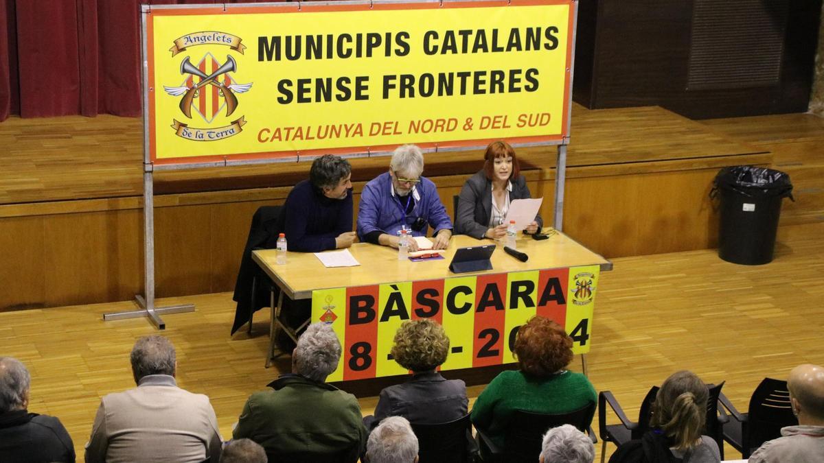 El tret de sortida a la trobada de municipis sense fronteres a Bàscara.