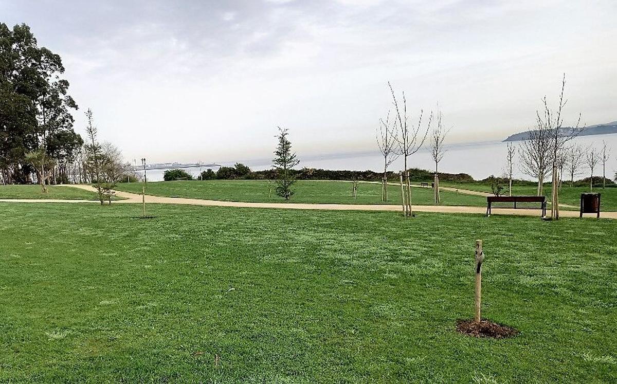 El parque de Oleiros desde el que se puede disfrutar de hermosas vistas.