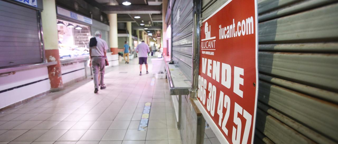 Puestos cerrados en el Mercado Central, en una imagen de archivo