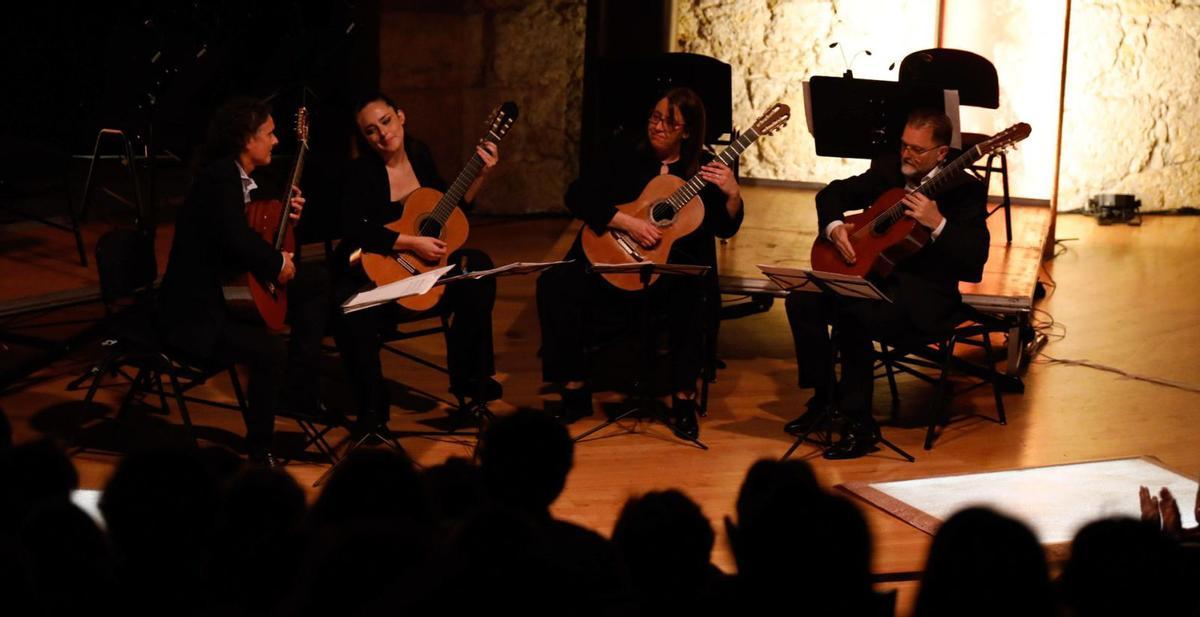 Por la izquierda, Jesús Prieto, Seila González, Carmen Cuello y Manuel Paz, ayer, durante el concierto.