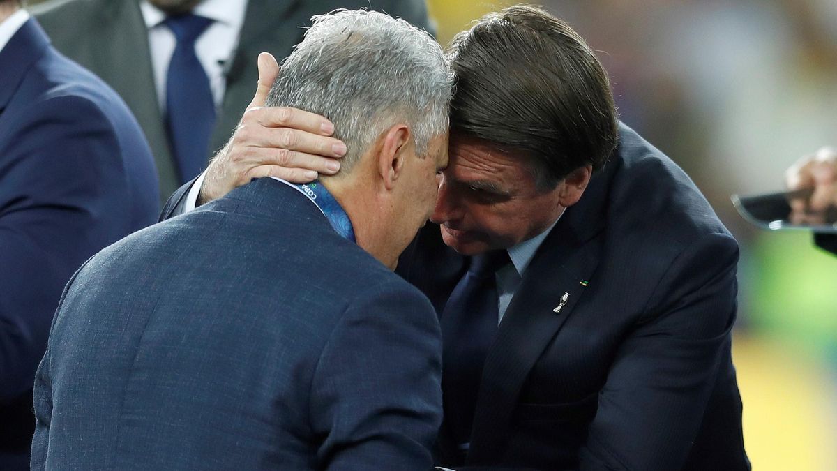 Bolsonaro denies that he is pushing for Tite to leave the Brazilian team. Bolsonaro denies that he is pushing for Tite to leave the Brazilian team.