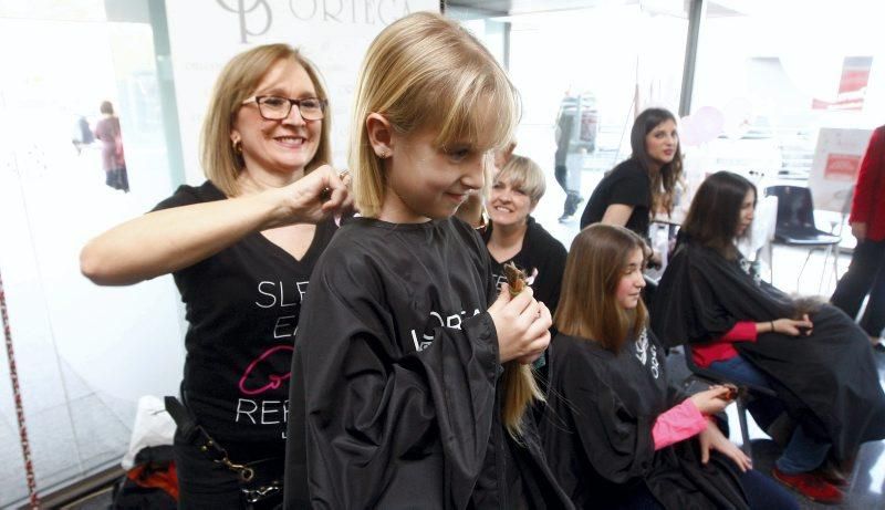 Más de 70 mujeres se cortan el pelo en la Quirón para sumarse a la lucha contra el cáncer