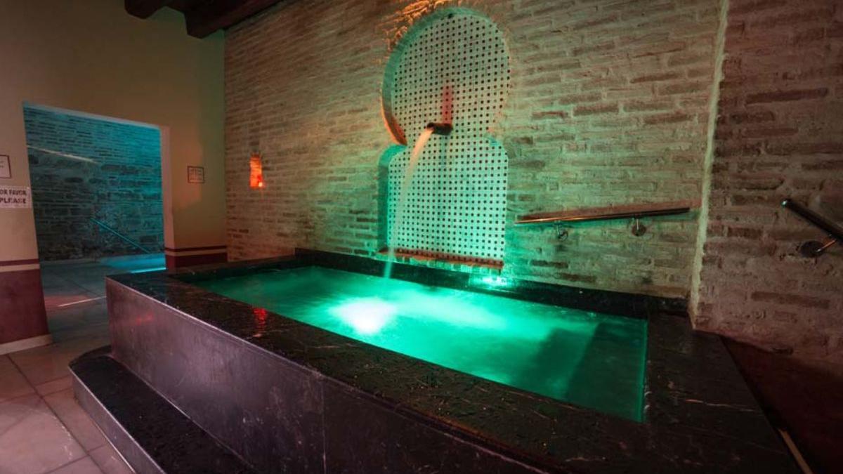 Muchos piensan que solo es un Hamman, pero te transporta al Al Ándalus desde solo 32€ así es la experiencia en los Baños Árabes de Córdoba
