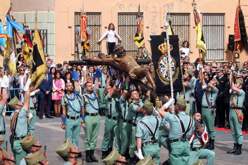 Tras desembarcar en el puerto de Málaga, la Compañía de Honores de la X Bandera del Tercio 'Alejandro Farnesio', IV protagoniza uno de los momentos más intensos de la Semana Santa de Málaga