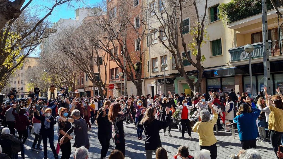 Concurrida jornada de baile popular en Santa Pagesa |