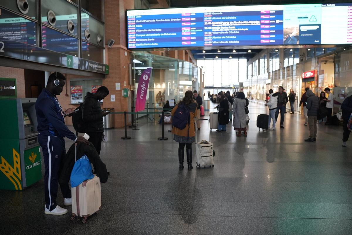 Aspecto que presentaba esta mañana la estación de Córdoba-Julio Anguita.