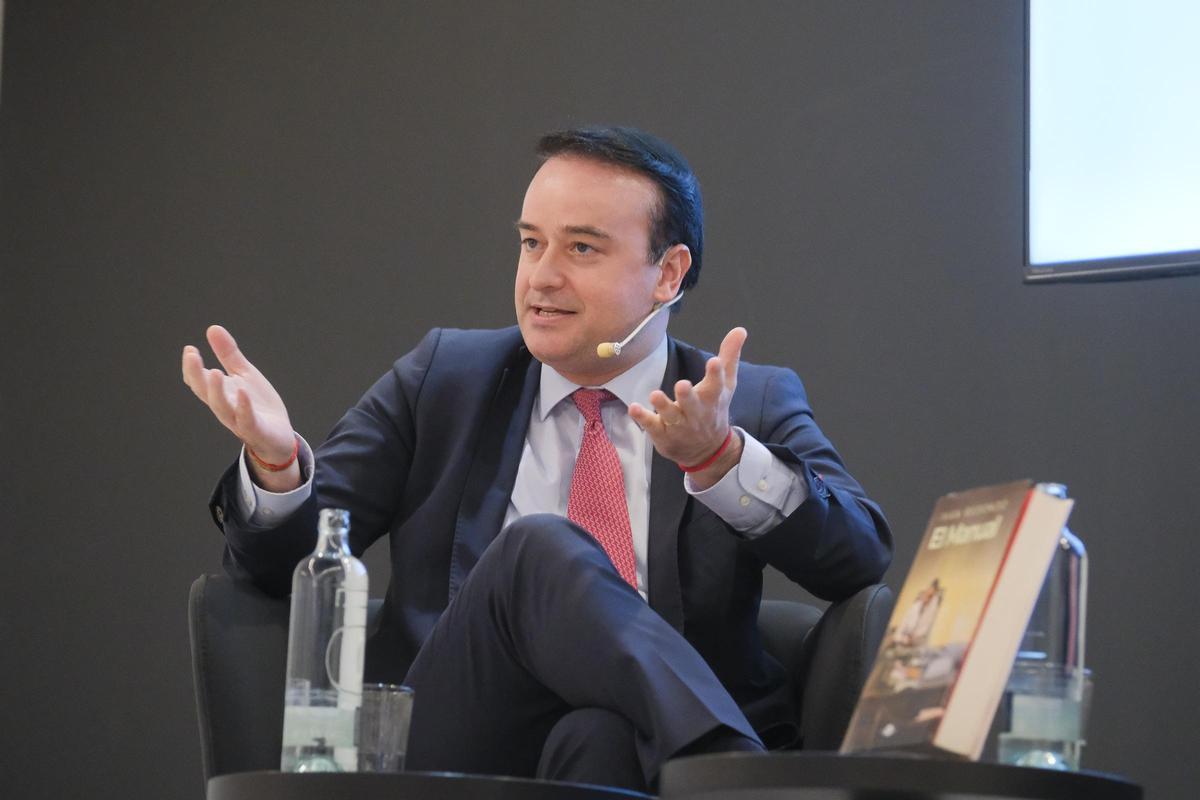 Iván Redondo presenta su libro 'El Manual' en el Club La Provincia