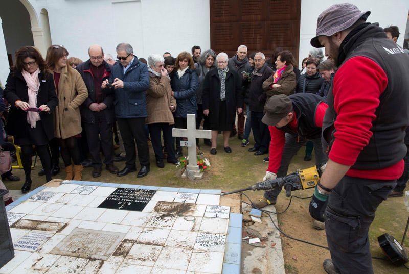 Exhumaciones de la fosa 22 del cementerio de Paterna