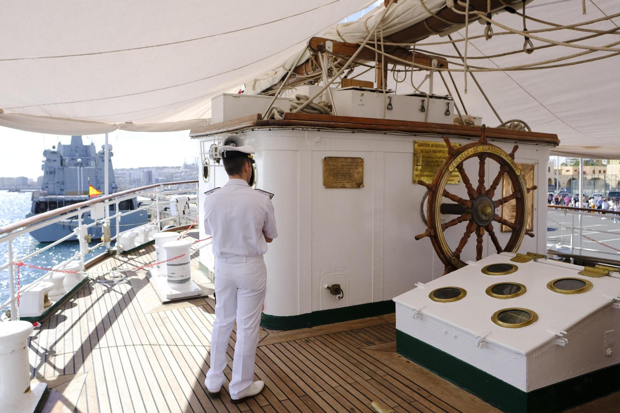 Jornada de puertas abiertas en el buque escuela Juan Sebastián Elcano
