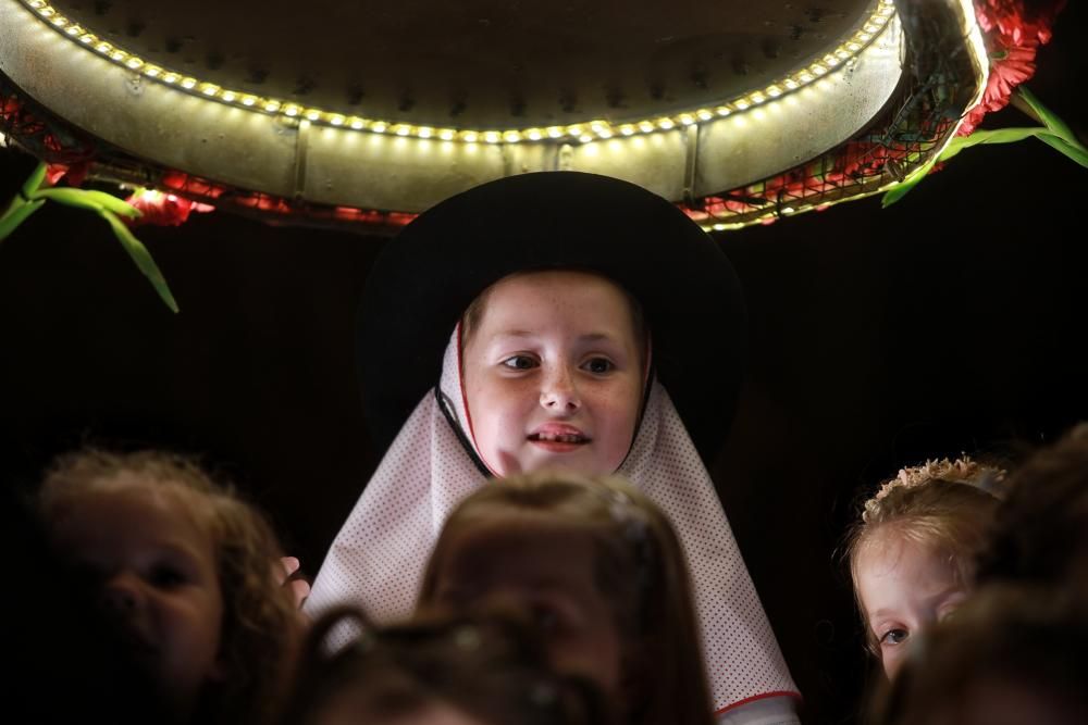 La Beata reina en un desfile triunfal