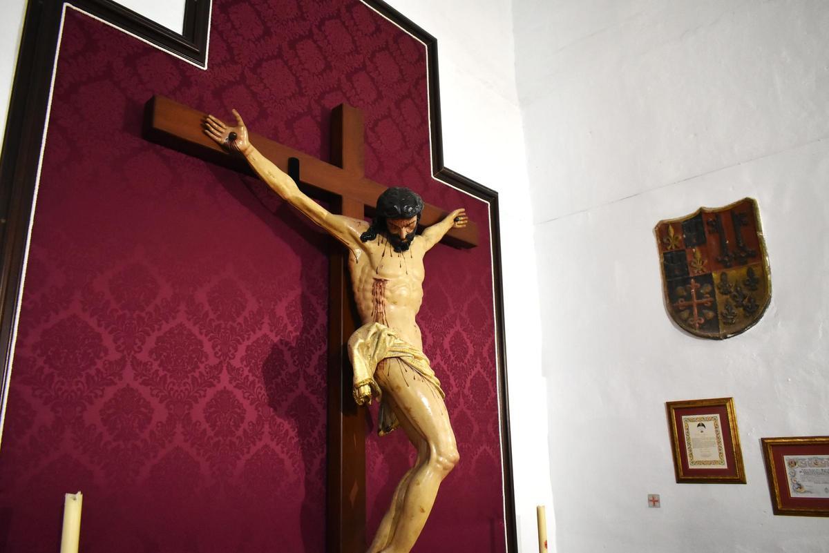 Galería | La Cofradía de los Estudiantes: elegancia pura a base de claveles y pasión