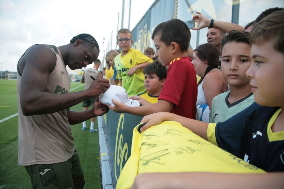 Etta Eyong es muy querido por la afición del Villarreal.