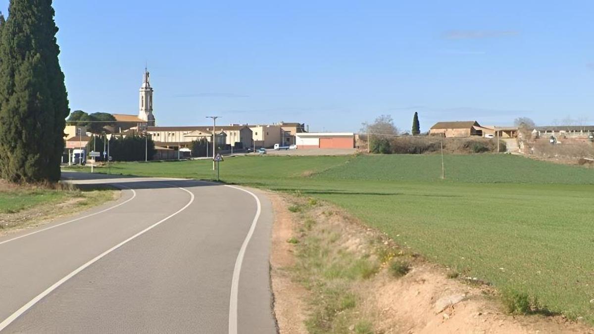 La carretera GIP-5129, a l'entrada del terme de Borrassà