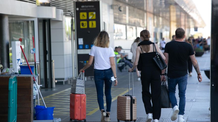 La CAEB prevé que la sexta ‘ola covid’ será la de menor perjuicio económico en Baleares