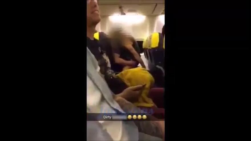 El vídeo sexual en un vuelo a Ibiza se hace viral