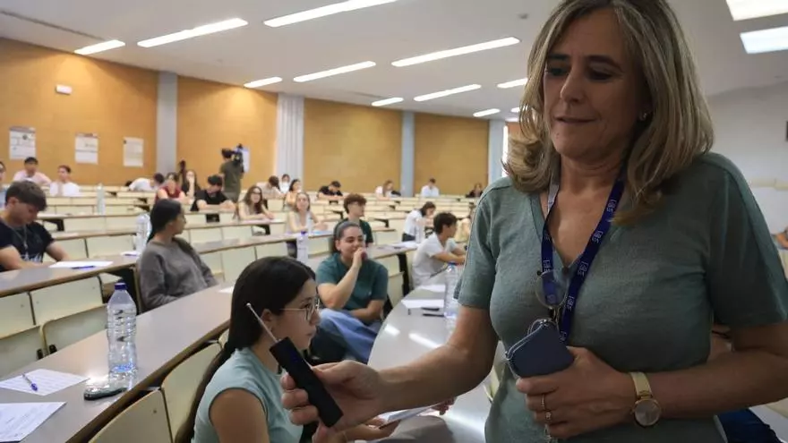 Detectores de frecuencia en la PAU: la UA blinda los exámenes contra el fraude electrónico