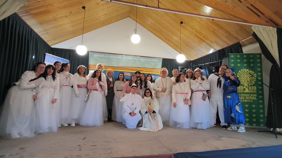 El Antruejo de Espigas recorre las calles de Villalube