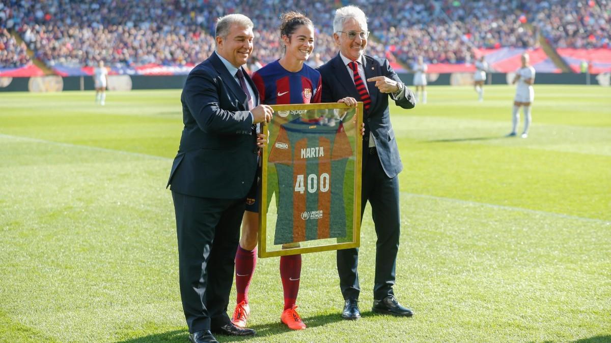 Marta, con Laporta y Xavi Puig