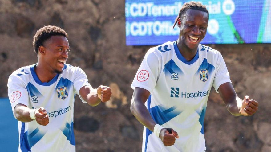 El Tenerife B golea al Cacereño y se afianza en los puestos altos