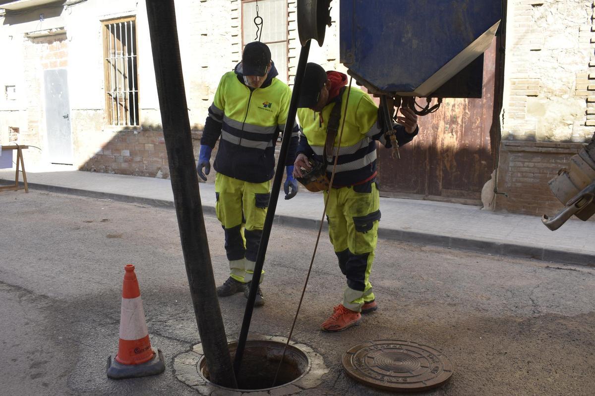 Obras de reparación de las infraestructuras hidráulicas en Alfafar tras la dana.