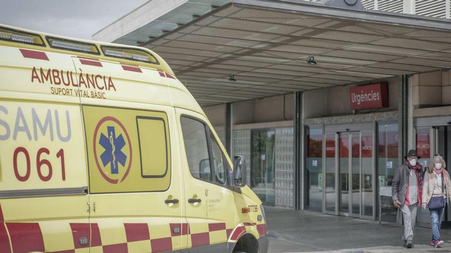 Colapso en las urgencias del hospital de Son Llàtzer, con 30 ingresos pendientes y demoras de hasta ocho horas