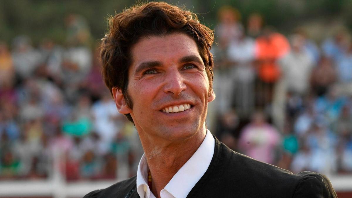 La drástica decisión de Cayetano Rivera tras el ataque a su actual pareja: "Está completamente rota"