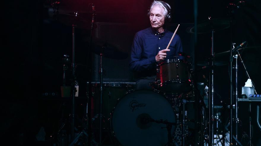 El batería Charlie Watts no irá de gira con los Rolling Stones tras una operación quirúrgica