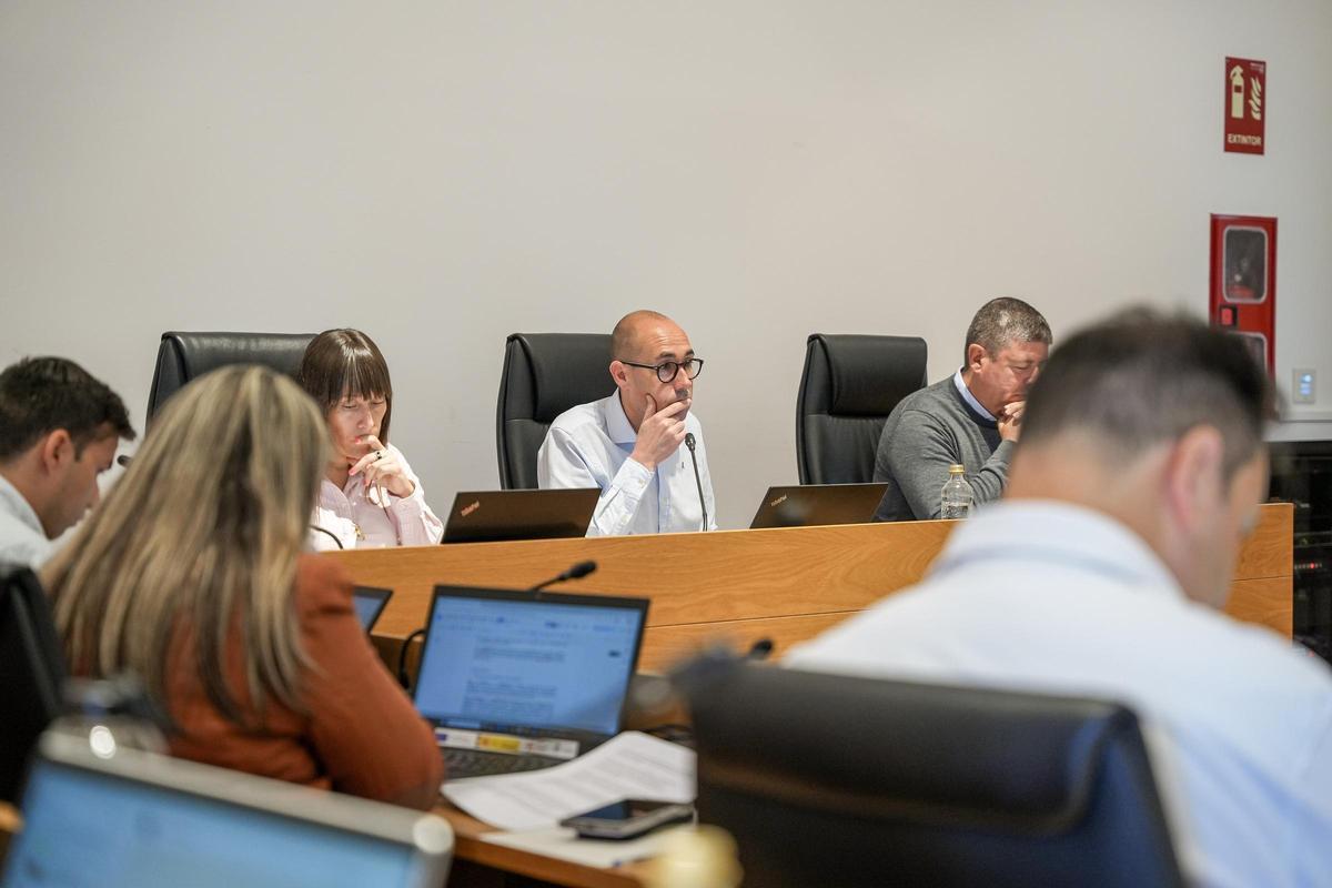 Mesa presidencial durante el pleno de este jueves