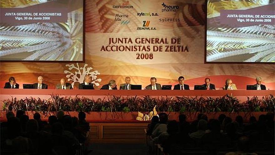 El consejo de administración de Zeltia en la Junta General de Accionistas, celebrada ayer en el IFEVI.