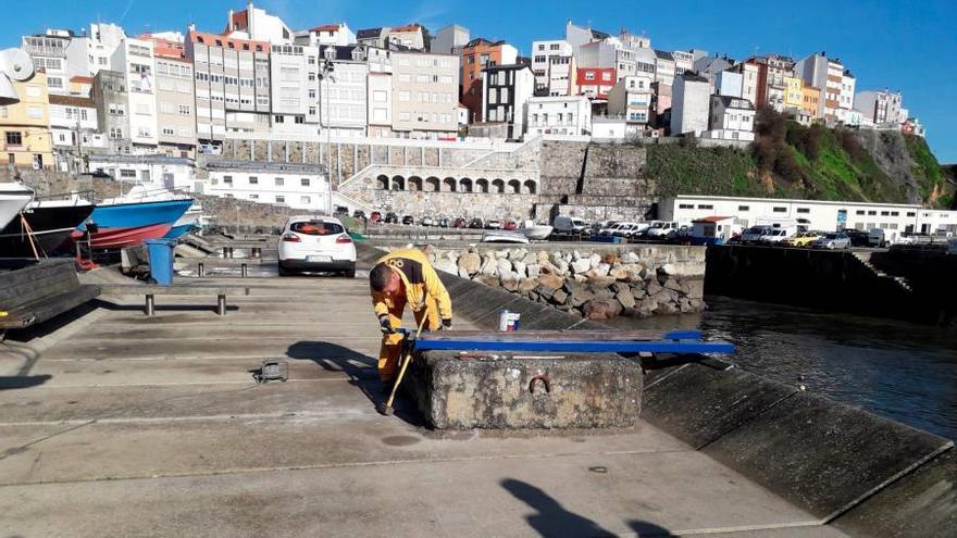 Os socialistas piden ampliar en 200 metros o dique de abrigo do porto de Malpica