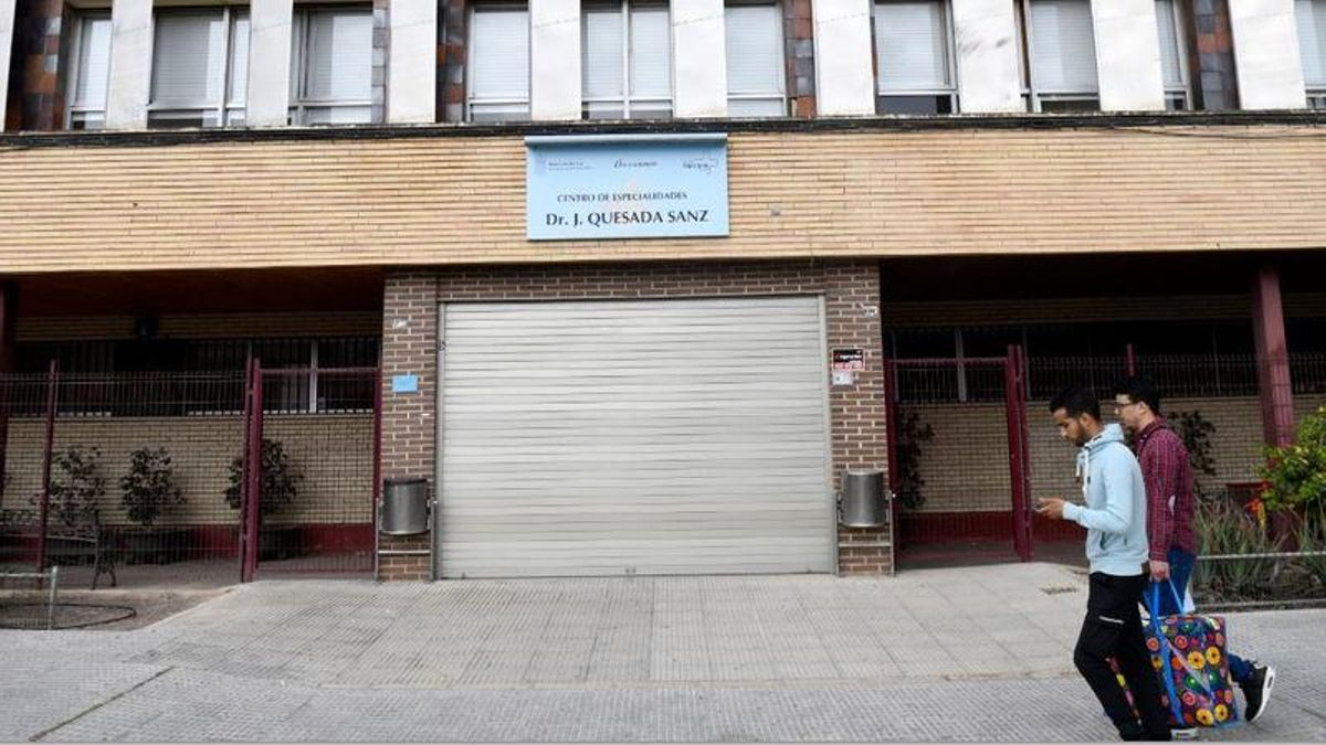 El centro de Especialidades Doctor Quesada de Murcia, cerrado este viernes.