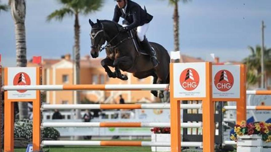 Doblete triunfal del francés Edouard Mathe en las Gold 4 y 3 del MET de ayer en el Centro Oliva Nova