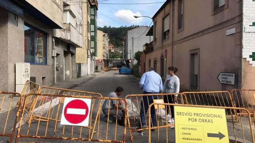 Las obras en la Rúa Emigrante, cortada por las obras.