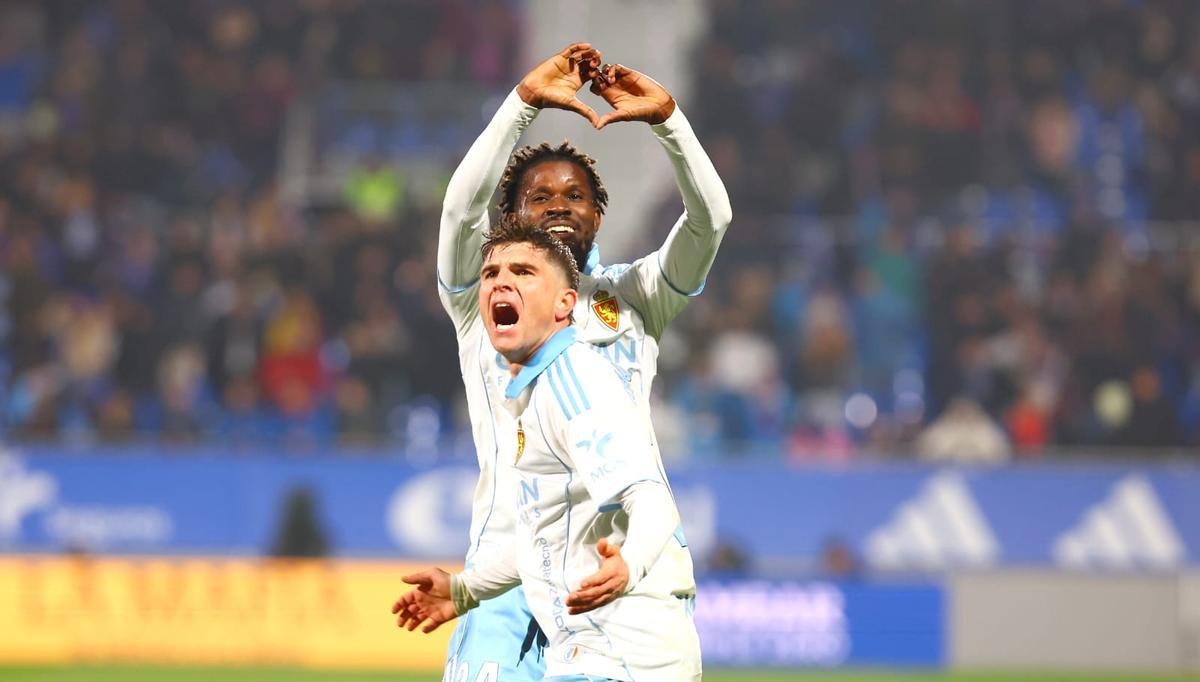 Paul Akouokou hace un corazón tras marcar el 1-1 contra la Real Sociedad B.