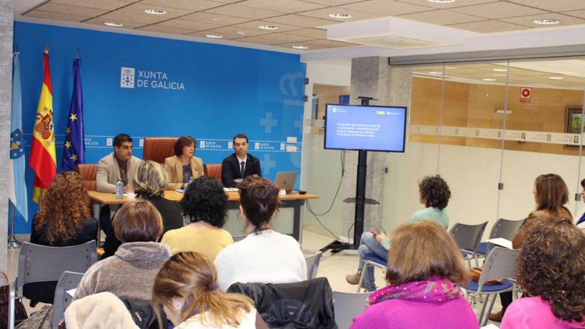 Reunión de la mesa local de Ourense, ayer.   | // IÑAKI OSORIO