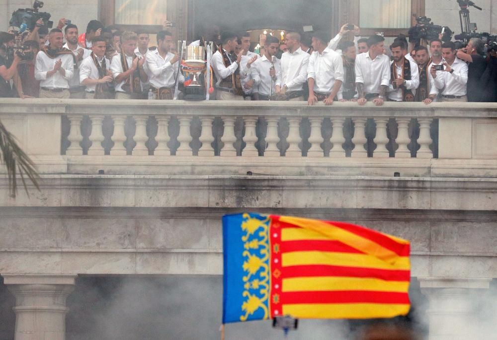 Así han sido las celebraciones del Valencia CF en la Basílica, Generalitat y ayuntamiento