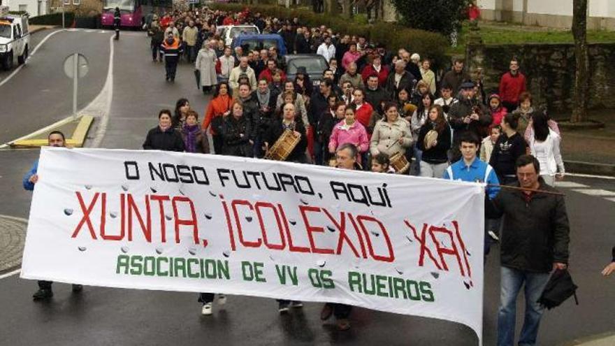 Manifestación vecinal en Nós el pasado enero para reclamar el colegio. / la opinión