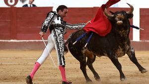 Enrique Ponce torea en la Feria de San Juan y San Pedro de León, este domingo.