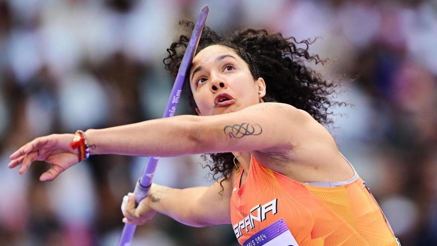 La atleta Yulenmis Aguilar durante un lanzamiento en los Juegos Olímpicos de París 2024.