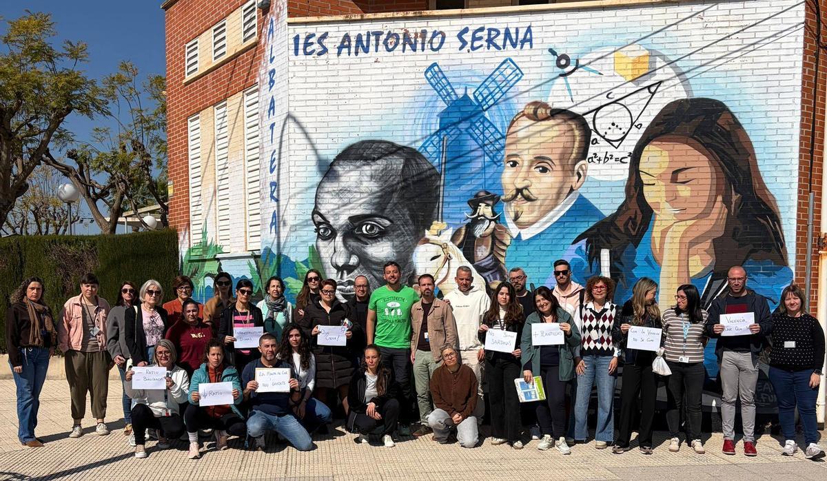 Concentración a las puertas de los centros como parte de las movilizaciones de los sindicatos de Educación