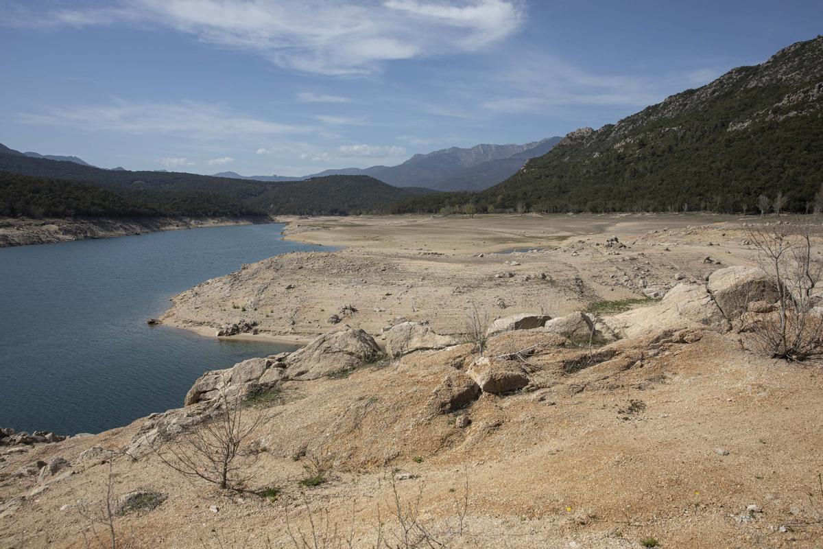 El embalse de Darnius Boadella y el río Muga bajo los efectos de la sequía