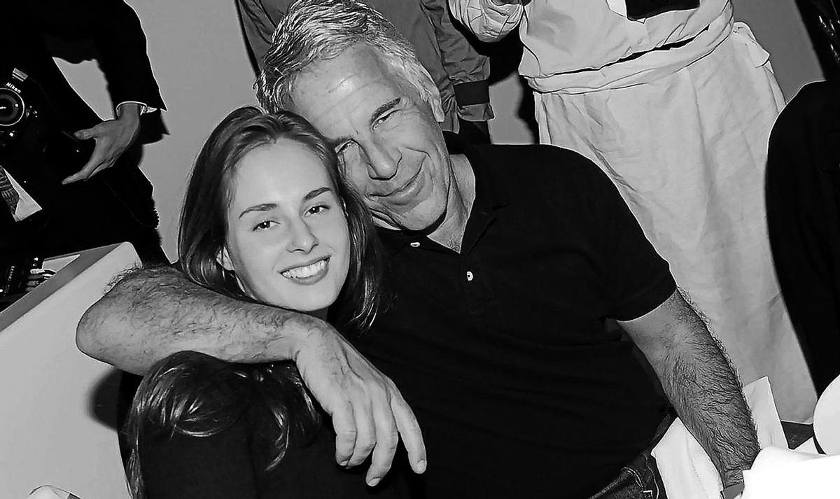 Karyna Shuliak, odontóloga bielorrusa, fue la última pareja conocida de Jeffrey Epstein, con quien aparece en la imagen, y la mujer a la que el financiero nombró heredera de su fortuna.