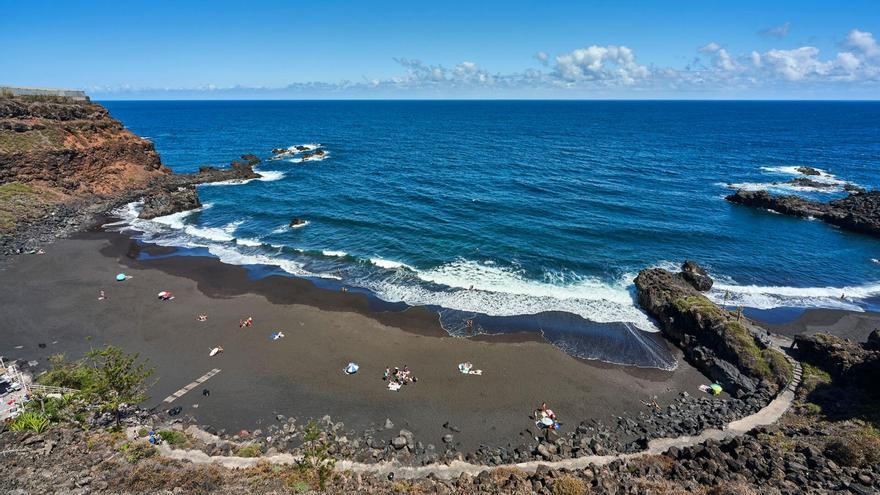 El Ayuntamiento de La Orotava cierra la playa de Los Patos por desprendimientos