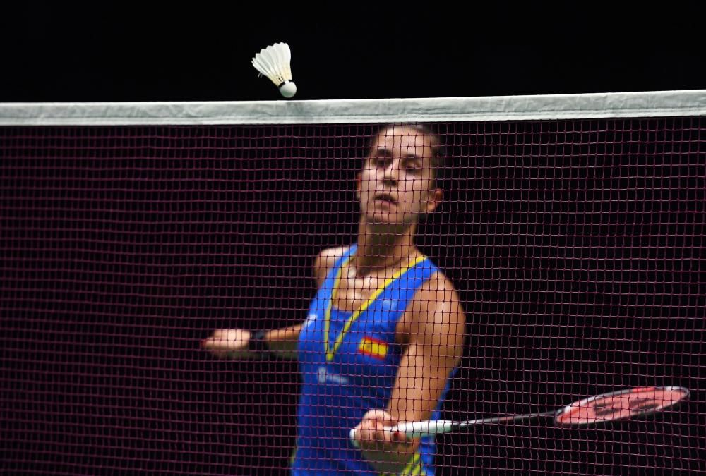 La española Carolina Marín se ha clasificado este sábado para disputar la final del Mundial de Badminton tras ganar a la china He.