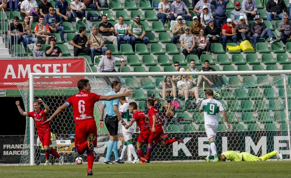 El Elche se queda sin fútbol y cae ante un Numancia muy superior